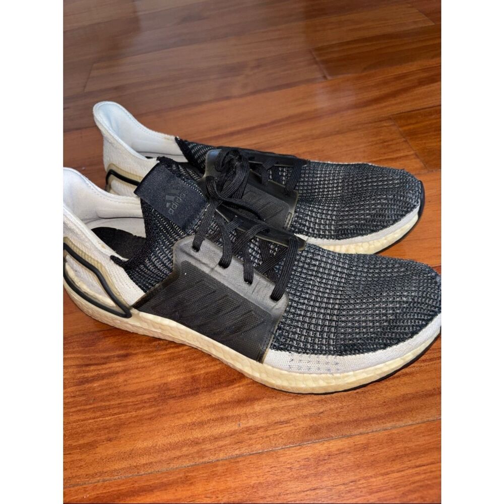 adidas boost Men’s Black and White Knit Sneakers Size 10.5